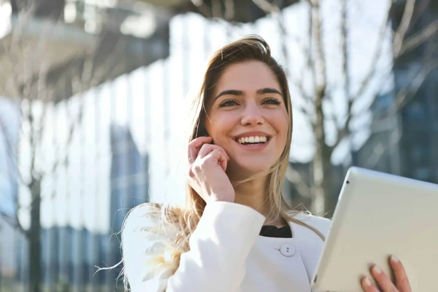 Mastering the art of Listening: Eye Contact and Body Language