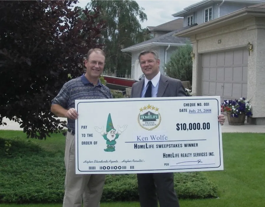 Ken Wolfe with his $10,000 HomeLife sweepstakes cheque